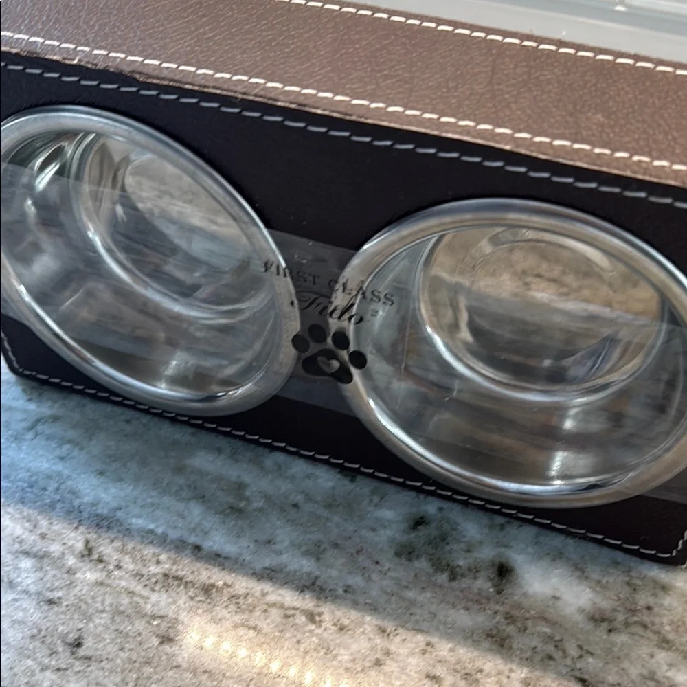 NWT First Class Fido Double Pet Bowl with Brown Leather Holder!